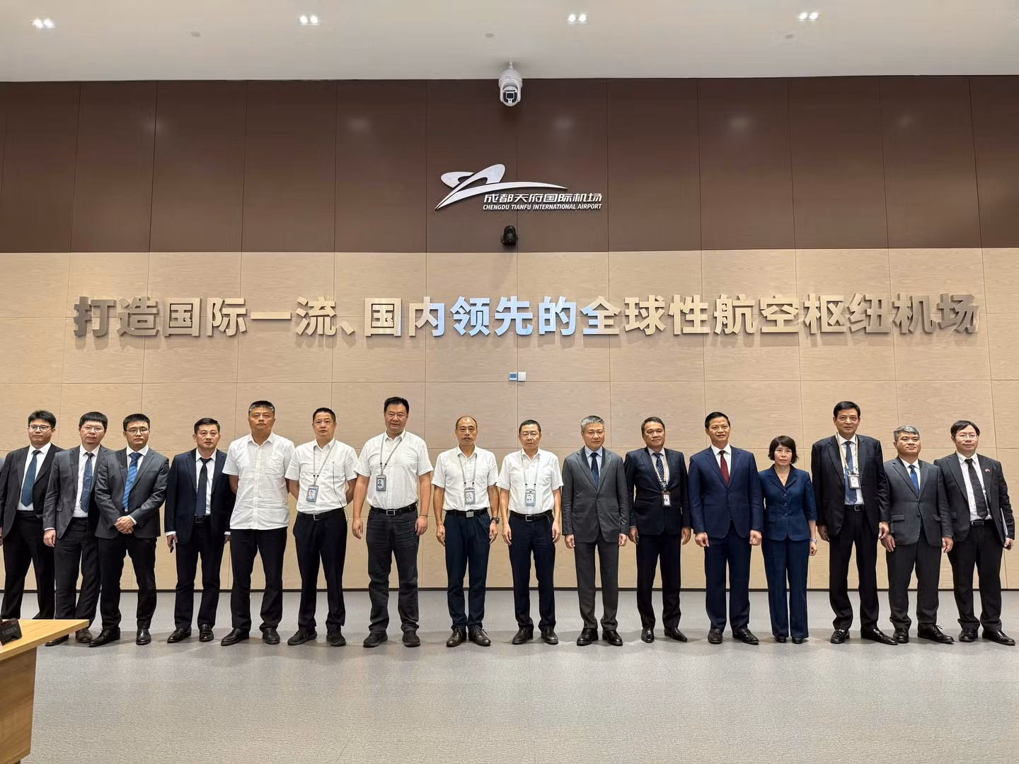 Deputy Minister Nguyen Ngoc Lam studies international airport models in regional countries -0