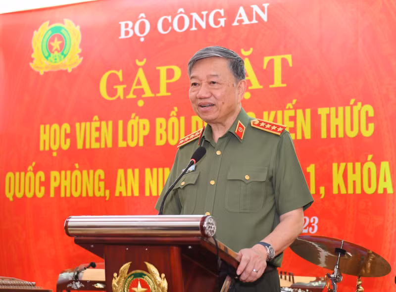 Minister To Lam meets trainees of defense-security refresher course -0