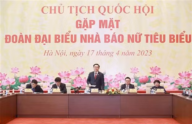 NA leader applauds performance by Vietnam Women Journalists' Club -0