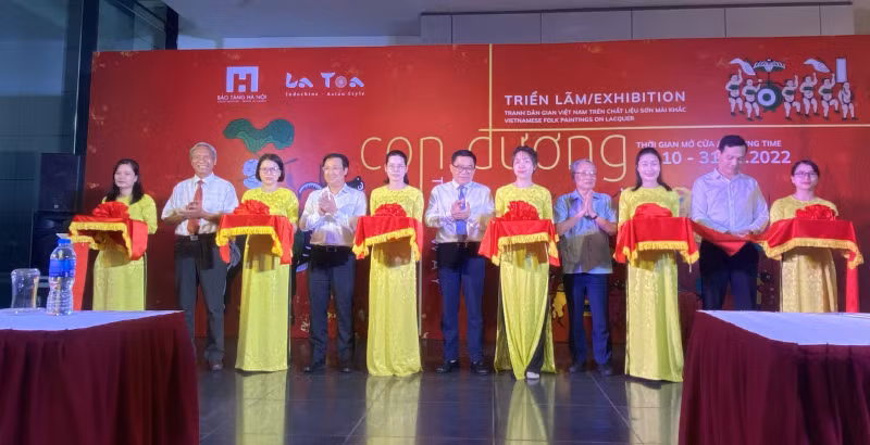 Folk paintings on display in Hanoi -0
