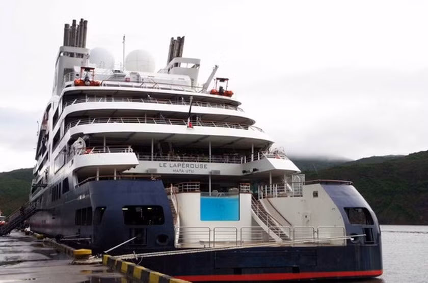 Five-star French cruise docks in Quy Nhon port -0