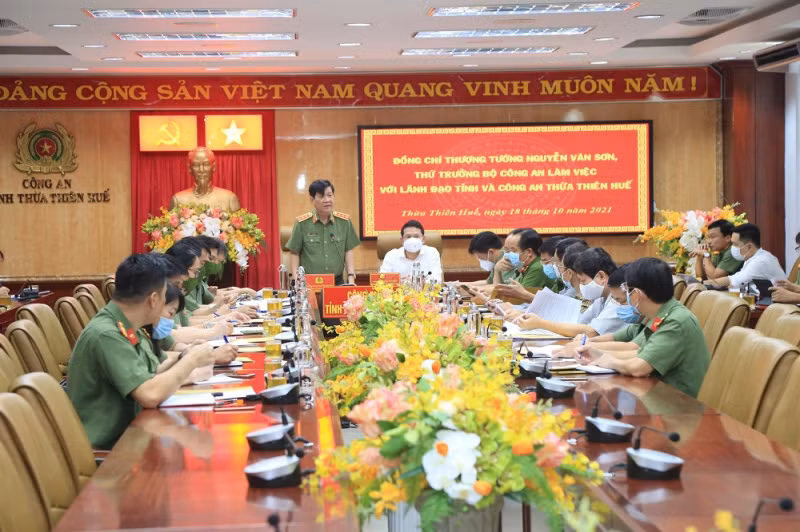 Deputy Minister Nguyen Van Son works with Thua Thien – Hue police -0