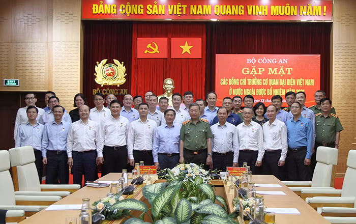 Minister To Lam meets newly-appointed heads of Vietnamese overseas missions -0
