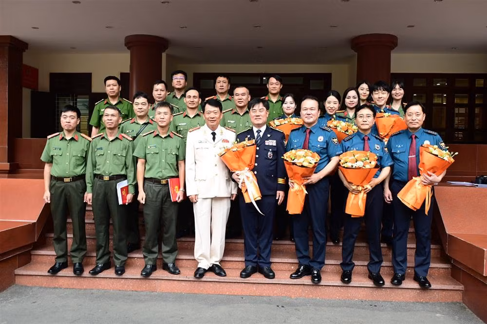 RoK’s Gyeonggi Bukbu Provincial Police Agency visits Hai Phong Municipal Police Department -0