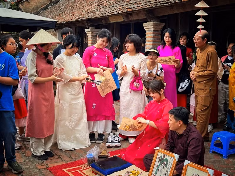 Exhibition to introduce rare documents about trade fair complex -2
