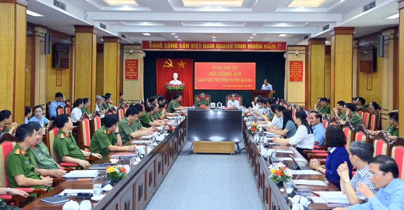 General To Lam works with Tuyen Quang authority -0