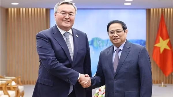 Kazakh President’s Vietnam visit hoped to lift bilateral ties to new height ảnh 2