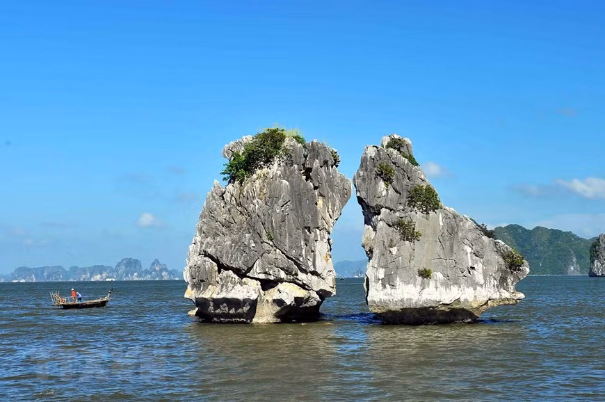 A look into beautiful Vietnam's Halong Bay -3