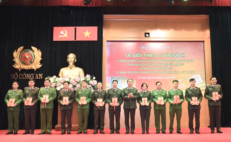 Book on Party building work edited by General To Lam released -0