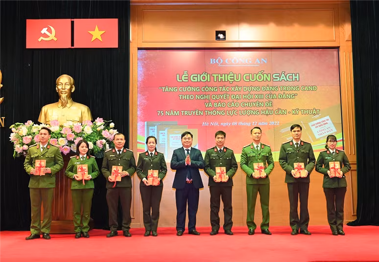Book on Party building work edited by General To Lam released -0