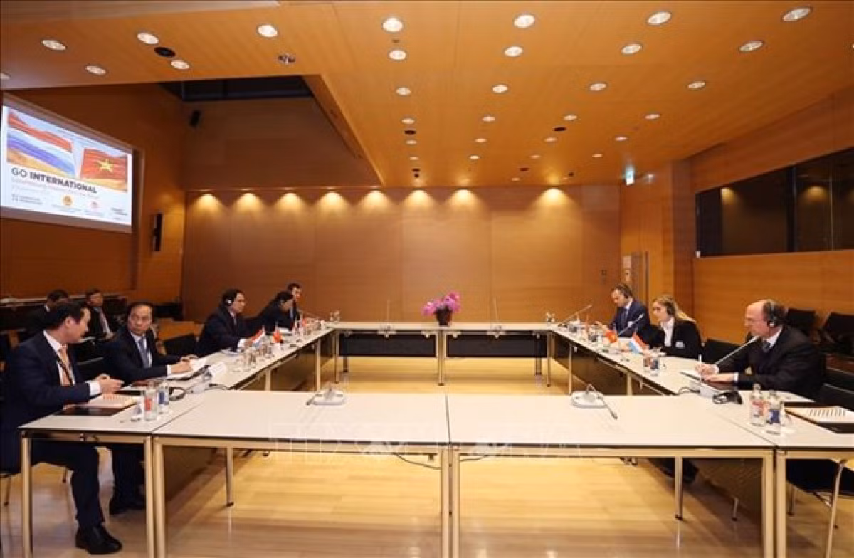PM meets Luxembourg economic group leaders -0