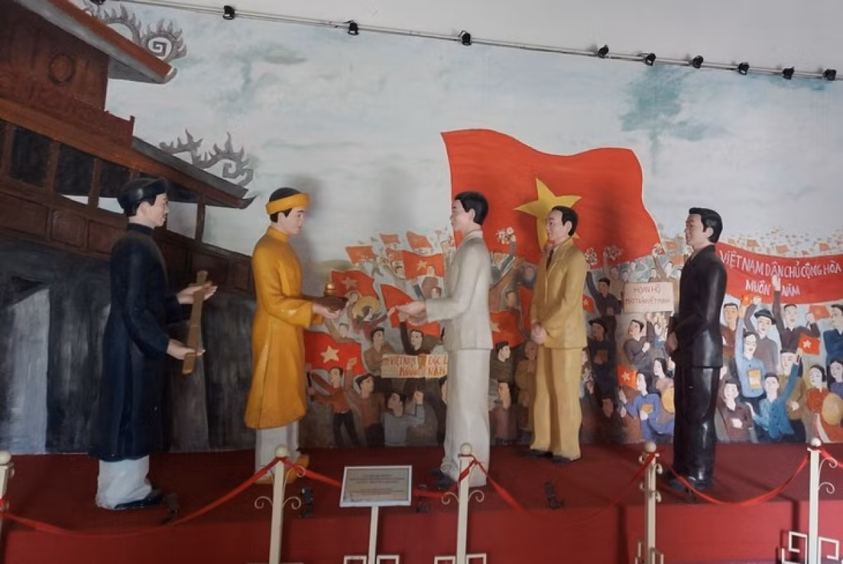 Flag tower, the historical witness of the 1945 August Revolution in Hue -0
