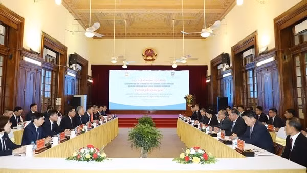 Vietnam, Laos agree to bolster cooperation between their security forces ảnh 3