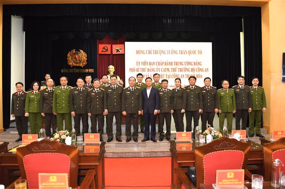Deputy Minister Tran Quoc To works with Thanh Hoa police -0