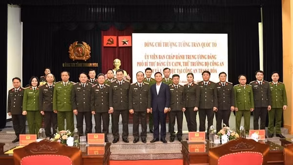 Deputy Minister Tran Quoc To meets voters in Bac Ninh ảnh 4