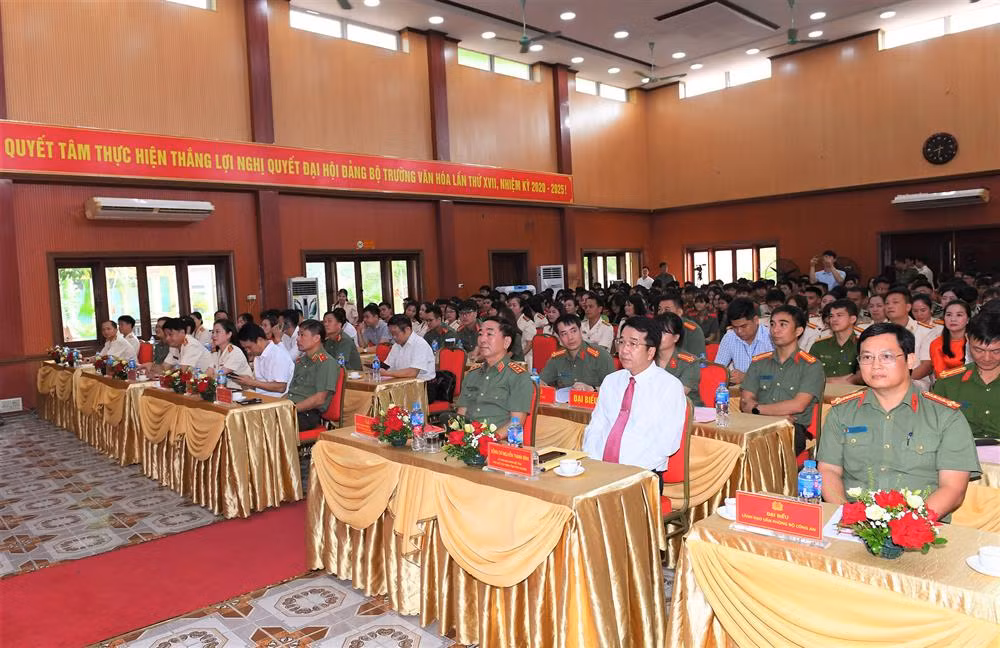 Deputy Minister Tran Quoc To attends opening of school year at School of Culture -0