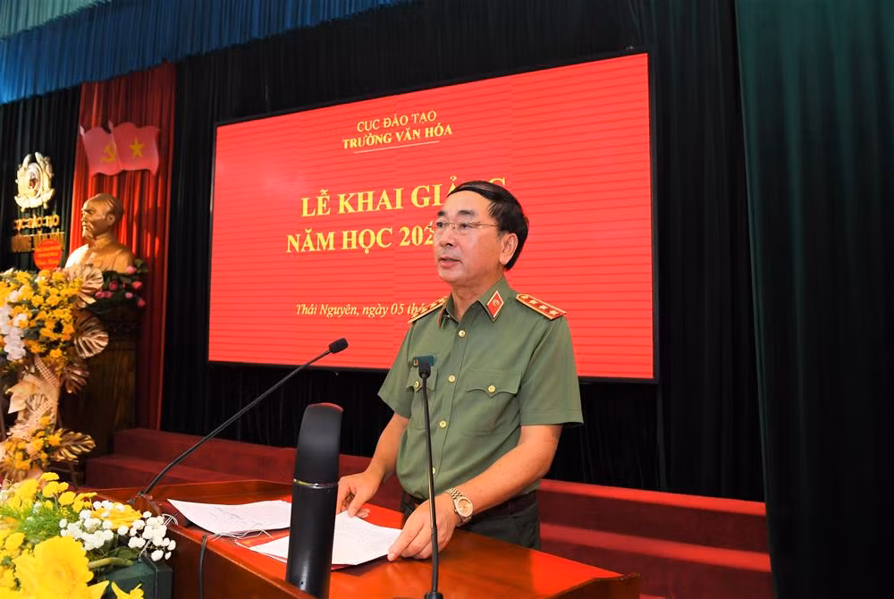 Deputy Minister Tran Quoc To attends opening of school year at School of Culture -0