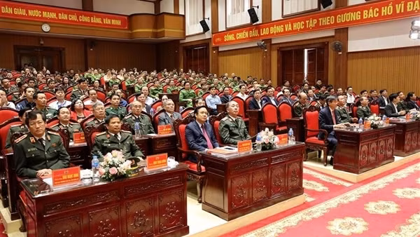 Deputy Minister Tran Quoc To visits Da Nang City police ảnh 4