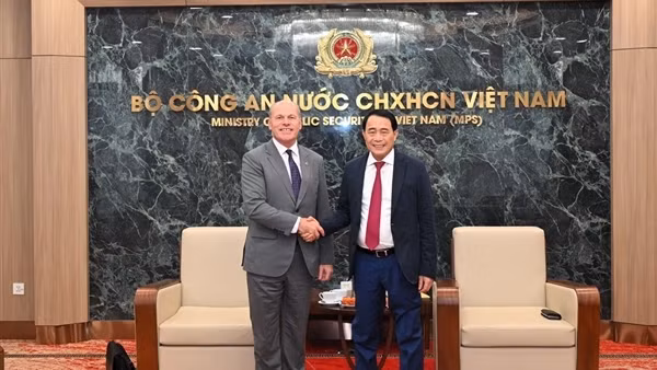 Deputy Minister Le Quoc Hung meets voters in Ho Chi Minh City ảnh 4