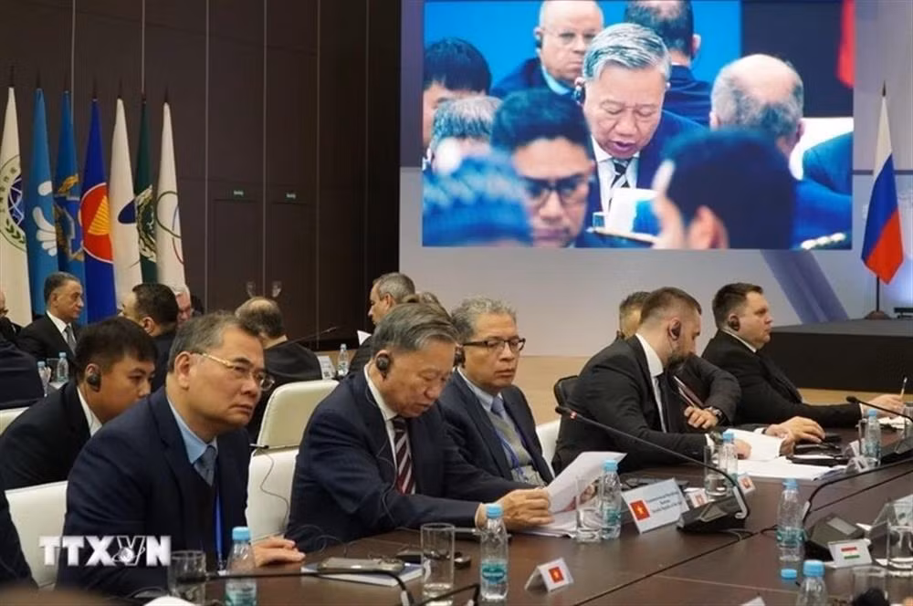 Minister To Lam attends international security meeting in Russia -0