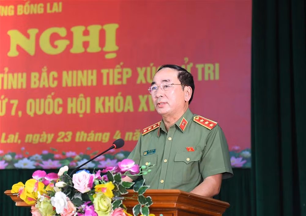 Deputy Minister Tran Quoc To meets voters in Bac Ninh -0