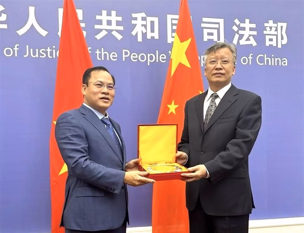 Deputy Minister Nguyen Van Long meets a number of top Chinese officials while visiting China -0