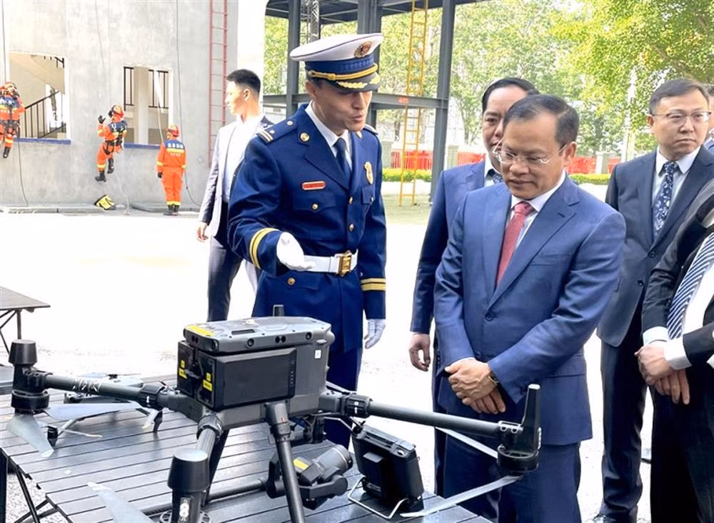 Deputy Minister Nguyen Van Long meets a number of top Chinese officials while visiting China -0