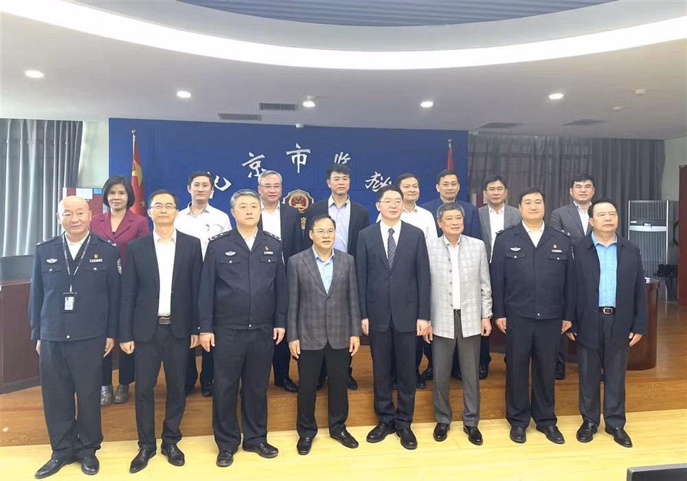 Deputy Minister Nguyen Van Long meets a number of top Chinese officials while visiting China -0