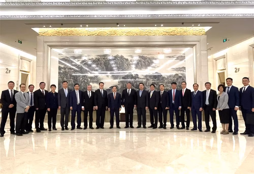Deputy Minister Nguyen Van Long meets a number of top Chinese officials while visiting China -0