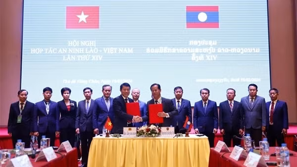 Vietnam and Laos agree to bolster security cooperation ảnh 4