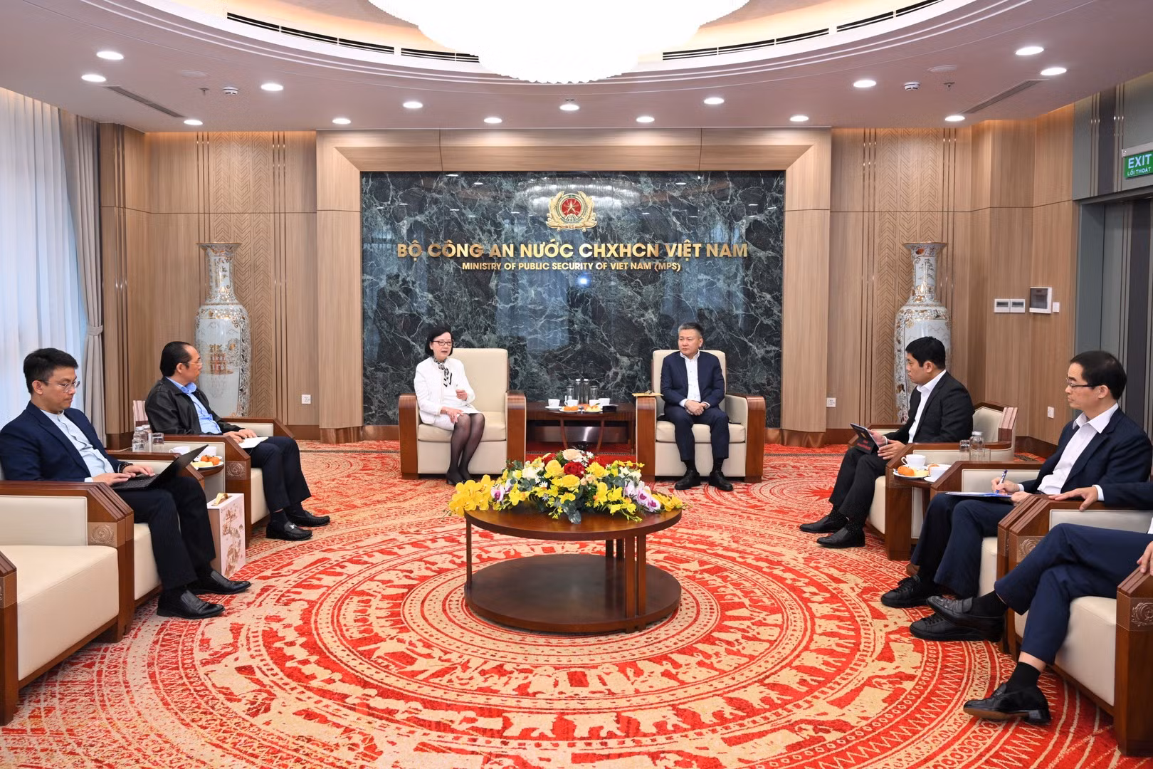 Attracting intellectual resources of overseas Vietnamese experts for building the security industry -0