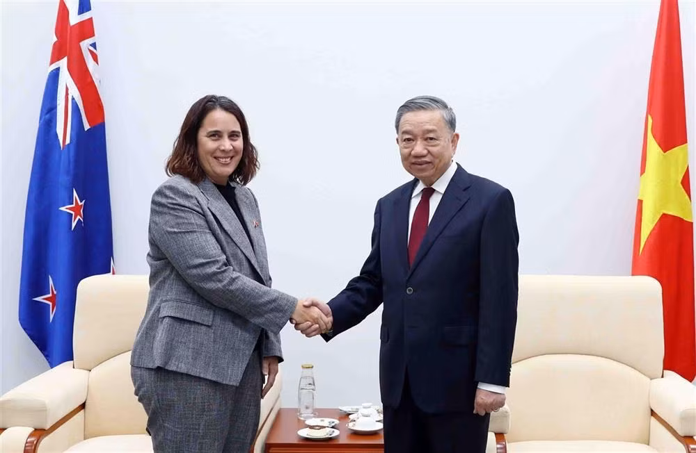 Minister To Lam receives outgoing New Zealand Ambassador -0