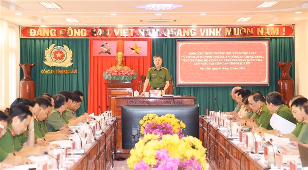 Deputy Minister Nguyen Ngoc Lam works with Bac Lieu Provincial Police -0
