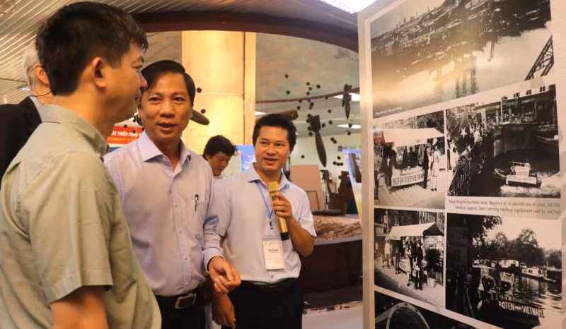 Exhibition honors 75th anniversary of Wounded Soldiers and Martyrs Day ảnh 1