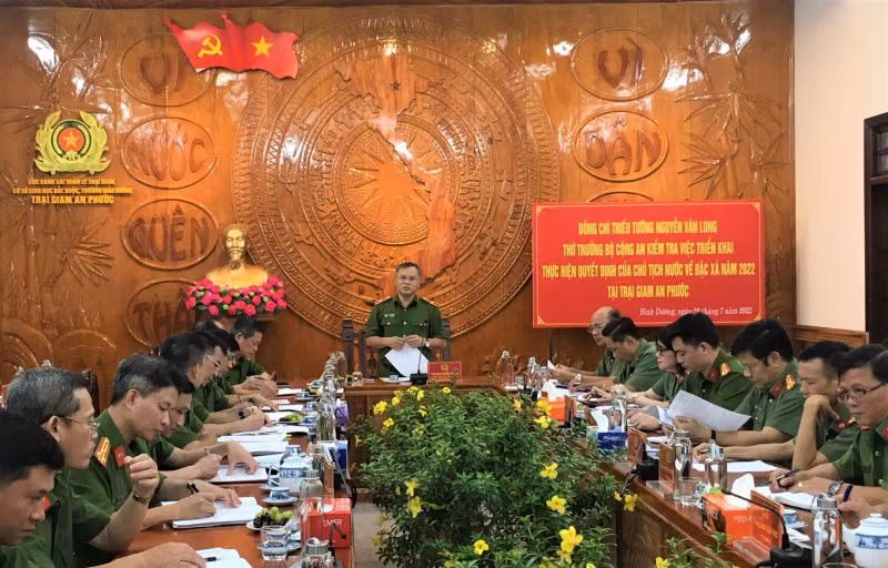 Deputy Minister Nguyen Van Long inspects implementation of President’s special reprieve decision -0