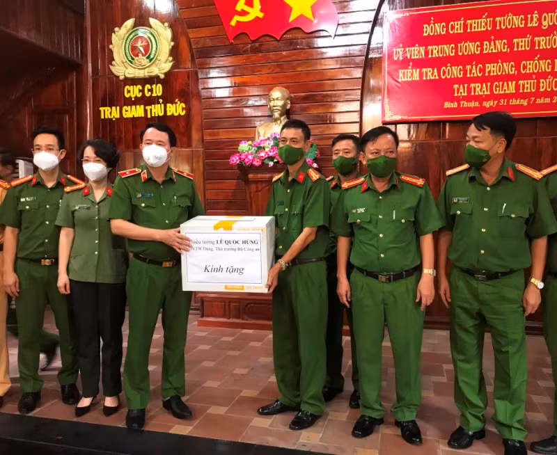 Deputy Minister Le Quoc Hung inspects Thu Duc and Huy Khiem Prisons -0