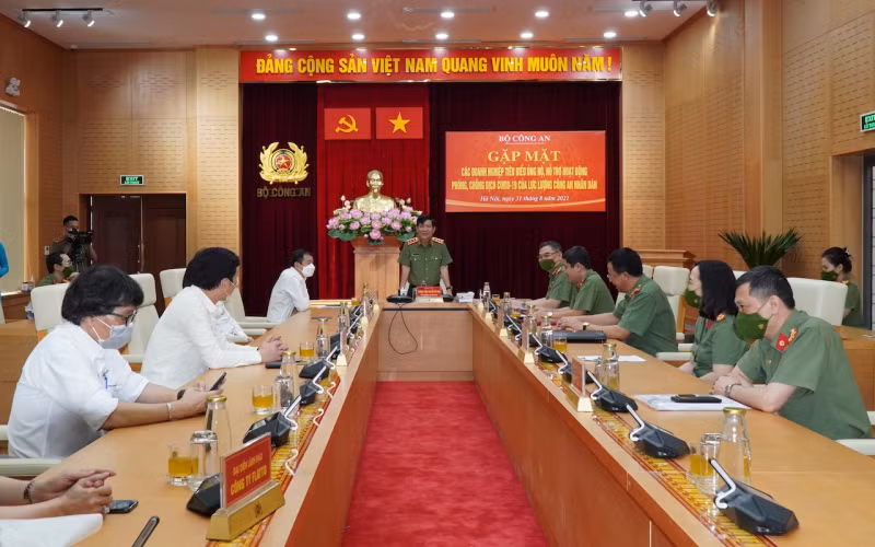 Deputy Minister Nguyen Van Son: Public Security Forces highly appreciate support from businesses for COVID-19 fight -0