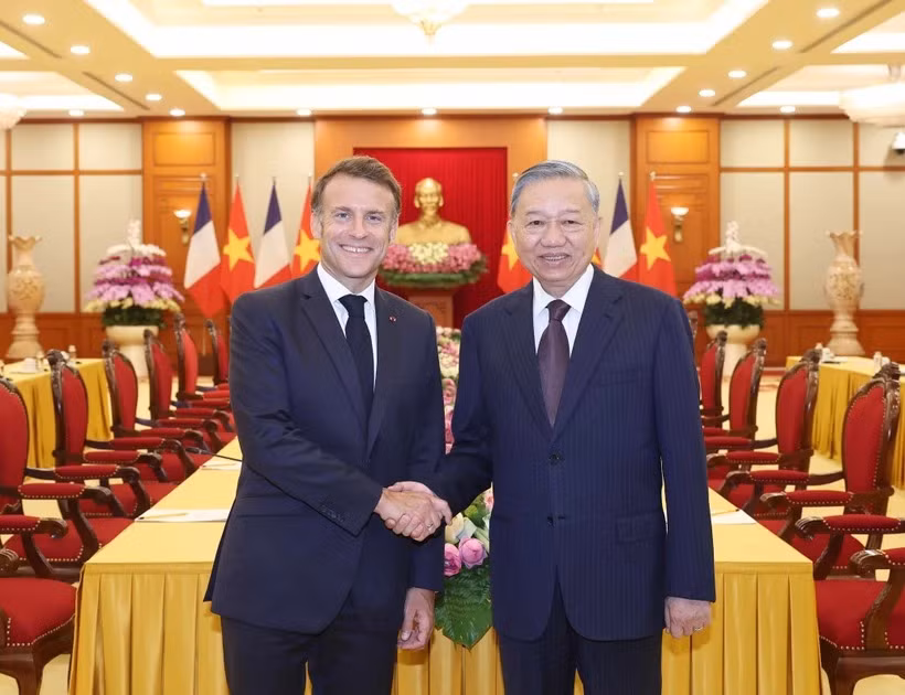 Vietnam treasures multifaceted collaboration with France: Party chief -0