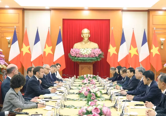 Vietnam treasures multifaceted collaboration with France: Party chief -0