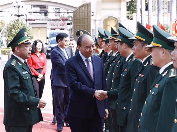 President examines Dak Lak border guard force’s combat readiness ahead of Tet -0