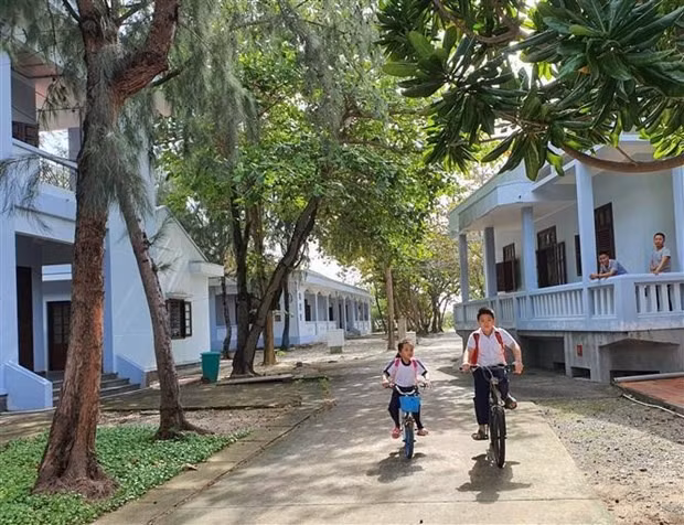 Warm Tet atmosphere covers Truong Sa islands -0