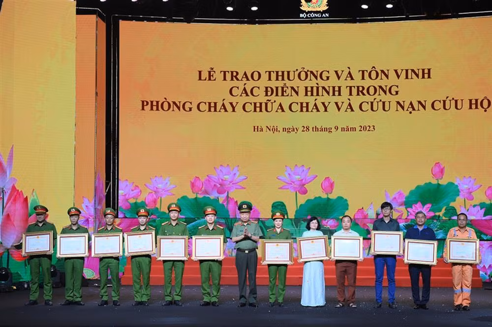 Ministry of Public Security holds program to honor fire and rescue force -0