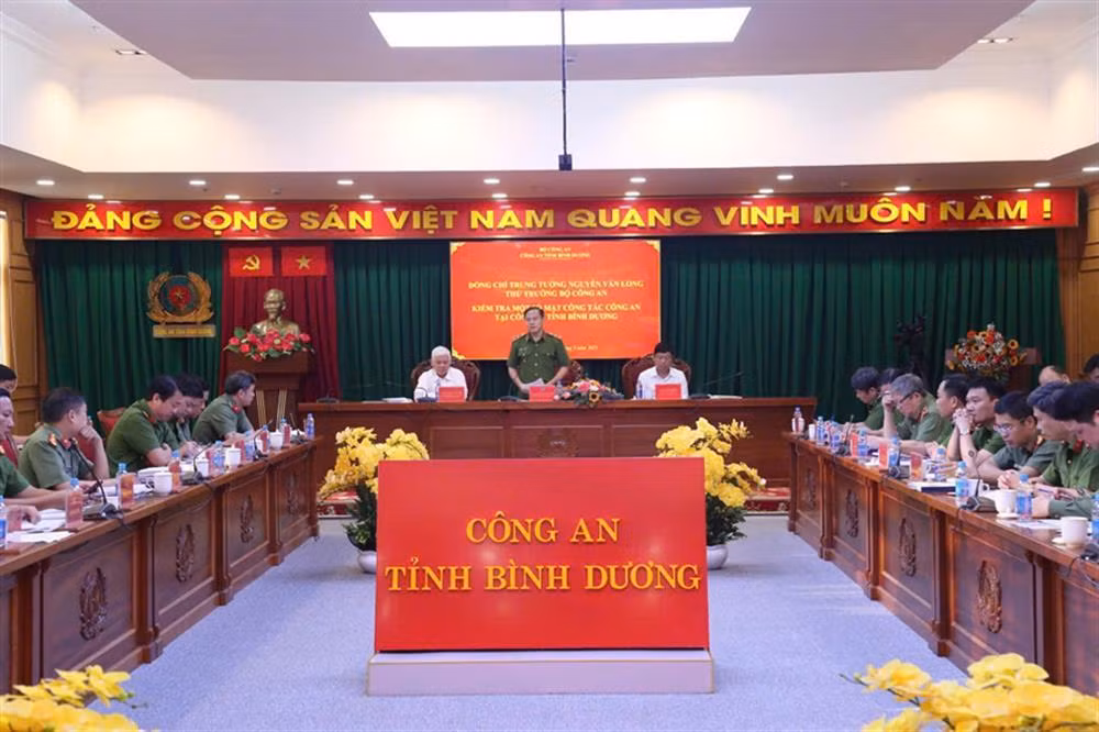 Deputy Minister Nguyen Van Long works with Binh Duong Provincial Police Department -0