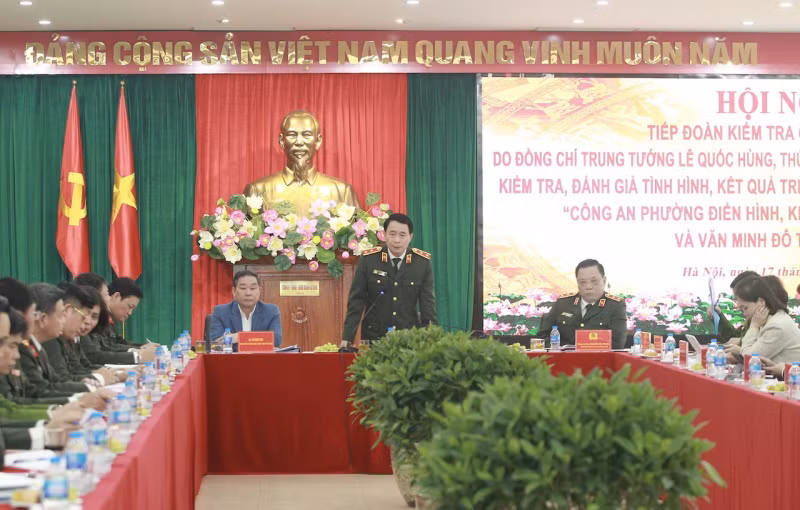 Deputy Minister Le Quoc Hung inspects implementation of the pilot project to build model ward police post -0