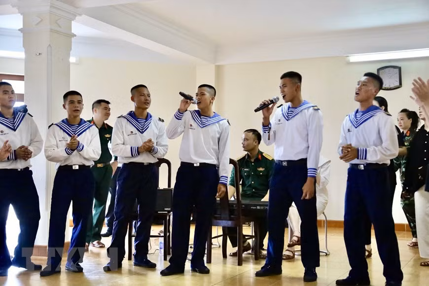 Beautiful images of naval soldiers in Truong Sa island district -6