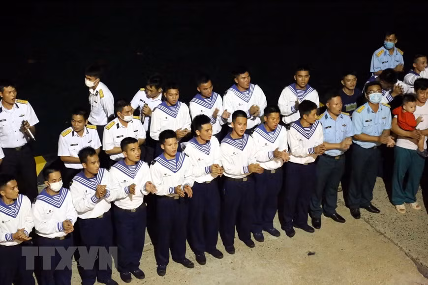 Beautiful images of naval soldiers in Truong Sa island district -4