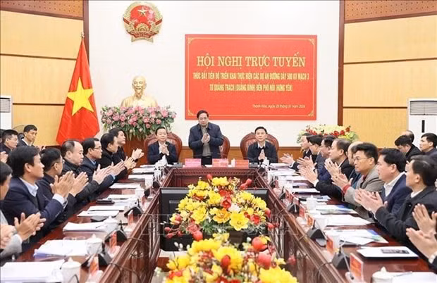 PM urges great efforts to finish Quang Trach-Pho Noi power line project by mid-2024 -0