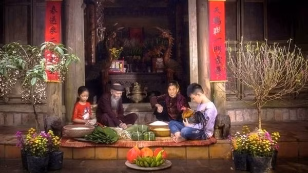 Vietnamese Tet in ancient village fascinates visitors ảnh 11