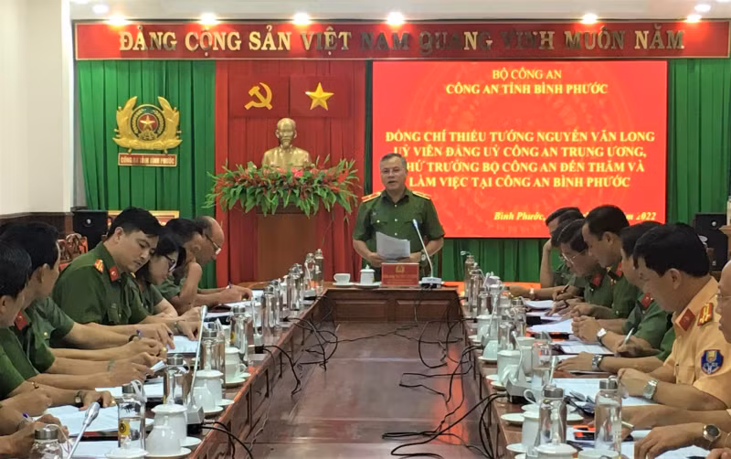Deputy Minister Nguyen Van Long works with Binh Phuoc Police -0