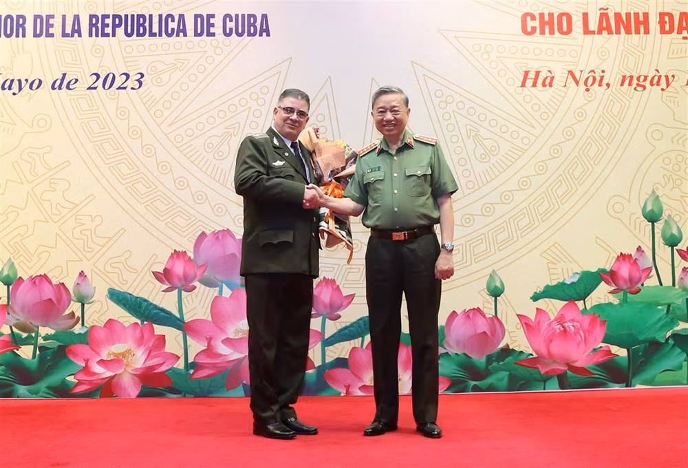 Minister To Lam hosts talks with Cuban Minister of Interior -0